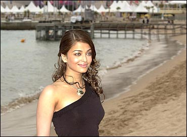 [image aishwarya4.jpg]